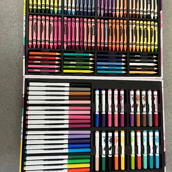 Like new Crayola Art Case Coloring Set - (140ct) - Picture 1 of 3